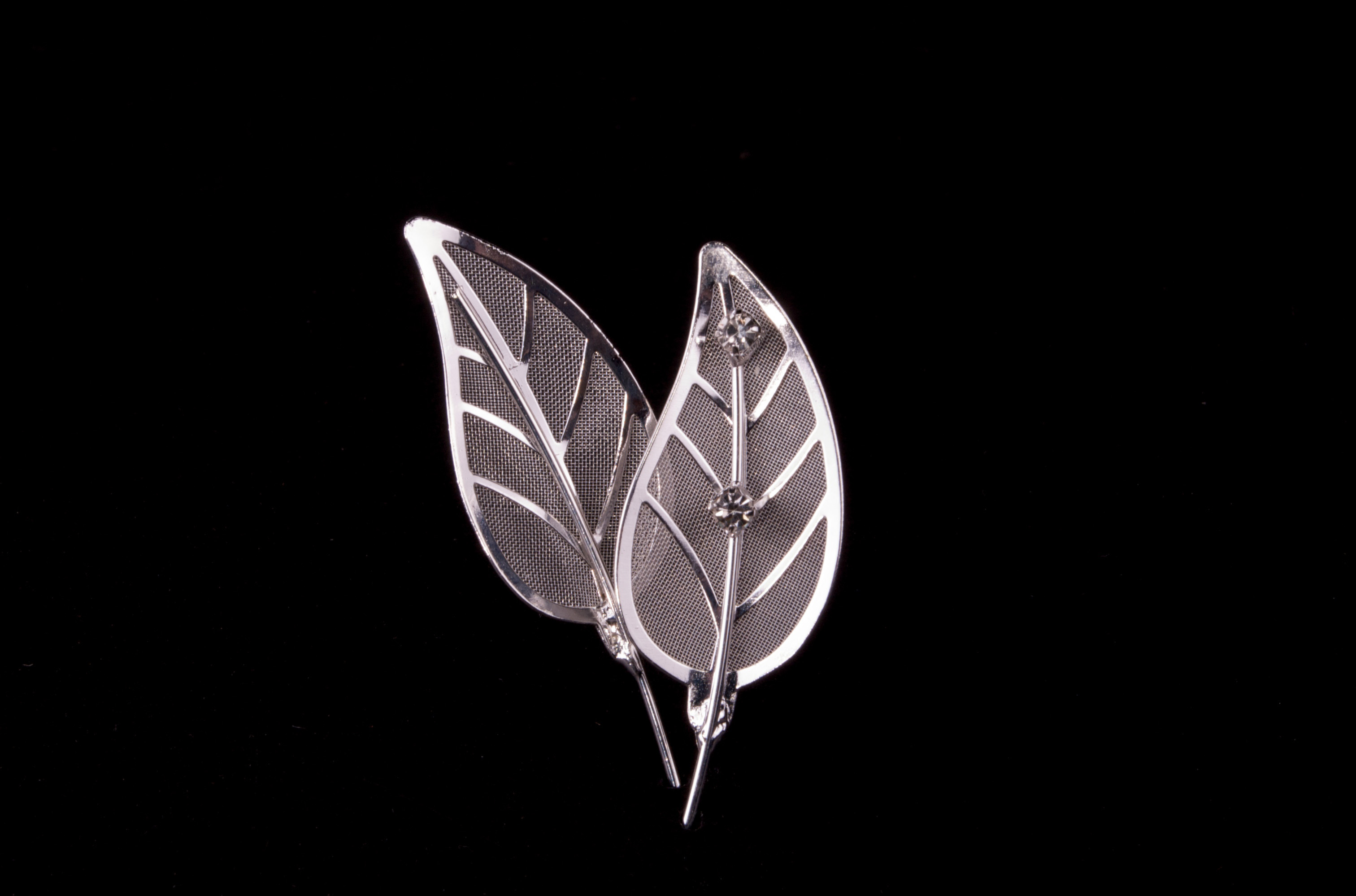 GL1103_Gleaming_Leaves_-_12_pieces_per_pk_silver_sterling
