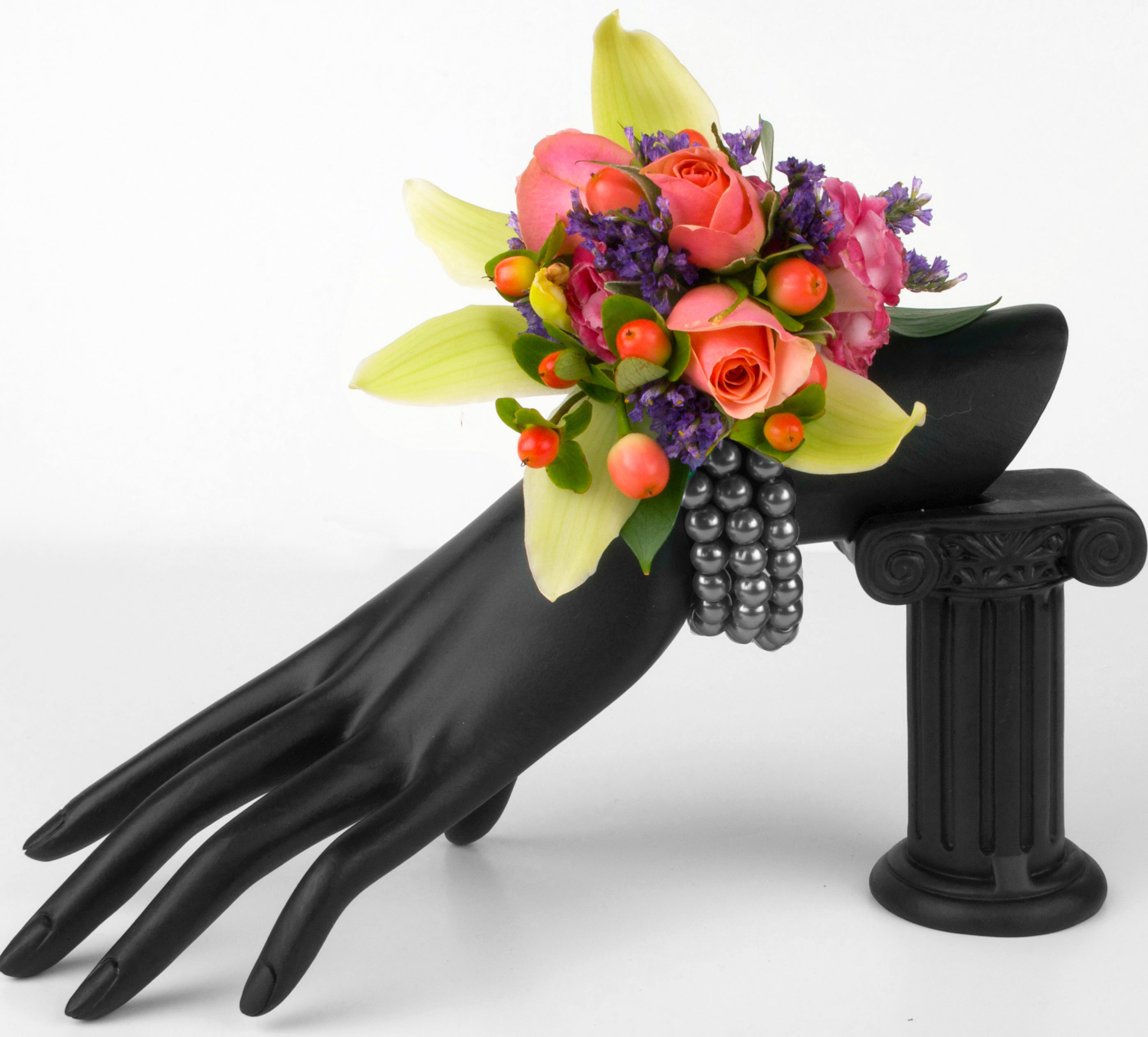 Avery beauty shot Black